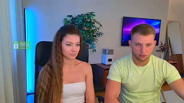 Snapshot of Jony_and_Jessica chatting on 07-11-26, 04:04 Jony and Jessica online show from 07-11-26, 04:04