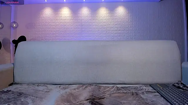 violet scott online show from 02-25-25, 05:15