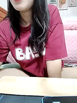 Snapshot of cream1299 chatting on 09-22-25, 06:04 cream1299 online show from 09-22-25, 06:04