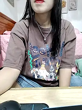 Snapshot of cream1299 chatting on 10-06-25, 11:18 cream1299 online show from 10-06-25, 11:18