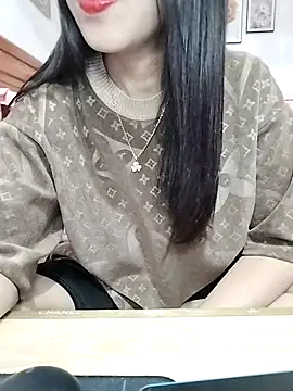 Snapshot of cream1299 chatting on 10-23-25, 01:27 cream1299 online show from 10-23-25, 01:27