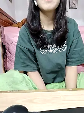 Snapshot of cream1299 chatting on 11-19-25, 01:49 cream1299 online show from 11-19-25, 01:49