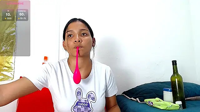 Snapshot of camilavagina24 chatting on 12-26-24, 04:47 camilavagina24 online show from 12-26-24, 04:47