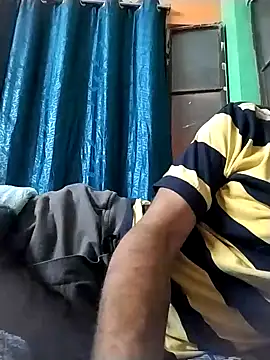 Snapshot of ALWAYSHORNYDADDY chatting on 01-21-25, 08:32 ALWAYSHORNYDADDY online show from 01-21-25, 08:32