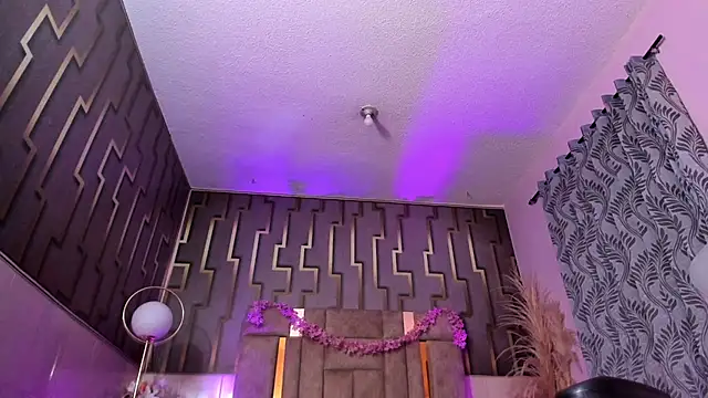 Snapshot of Yelena_mutiz chatting on 12-27-24, 04:10 Yelena mutiz online show from 12-27-24, 04:10