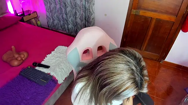 Snapshot of Yelena_mutiz chatting on 12-30-24, 01:14 Yelena mutiz online show from 12-30-24, 01:14