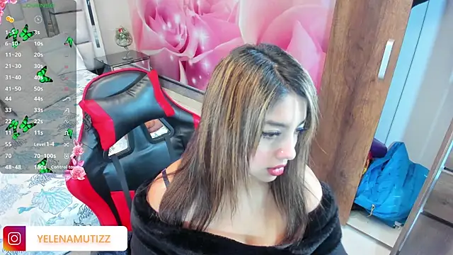 Snapshot of Yelena_mutiz chatting on 09-29-25, 01:05 Yelena mutiz online show from 09-29-25, 01:05