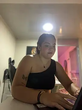 Snapshot of Chloee_Evans1 chatting on 02-28-25, 01:15 Chloee Evans1 online show from 02-28-25, 01:15