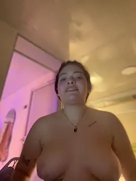 Snapshot of Chloee_Evans1 chatting on 03-01-25, 01:22 Chloee Evans1 online show from 03-01-25, 01:22