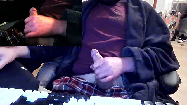 Snapshot of anontraveller chatting on 12-14-25, 01:44 anontraveller online show from 12-14-25, 01:44