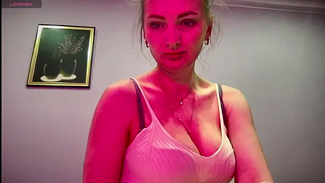 Snapshot of Viola_sweet chatting on 02-16-25, 01:47 Viola sweet online show from 02-16-25, 01:47