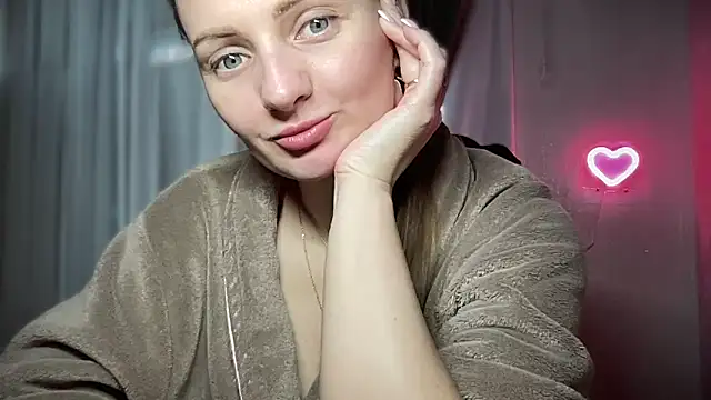 Snapshot of Viola_sweet chatting on 02-18-25, 02:06 Viola sweet online show from 02-18-25, 02:06