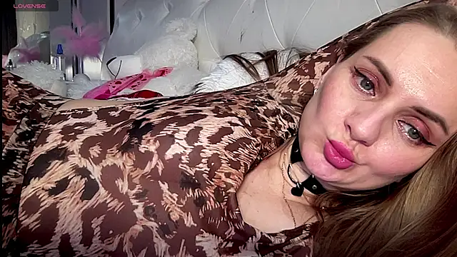 Snapshot of Viola_sweet chatting on 03-10-25, 04:49 Viola sweet online show from 03-10-25, 04:49