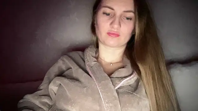 Snapshot of Viola_sweet chatting on 09-21-25, 11:28 Viola sweet online show from 09-21-25, 11:28