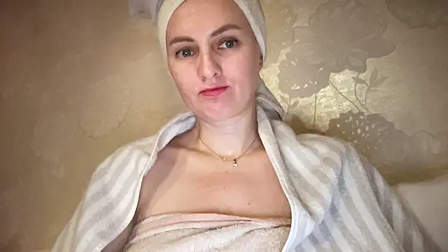 Snapshot of Viola_sweet chatting on 10-23-25, 11:46 Viola sweet online show from 10-23-25, 11:46