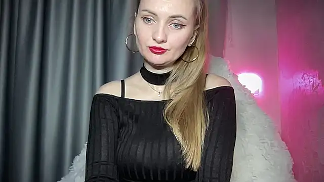 Snapshot of Viola_sweet chatting on 10-28-25, 03:36 Viola sweet online show from 10-28-25, 03:36