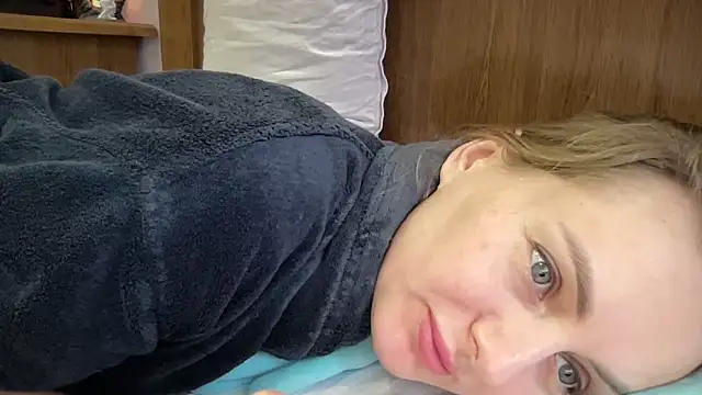 Snapshot of Viola_sweet chatting on 11-17-25, 10:32 Viola sweet online show from 11-17-25, 10:32