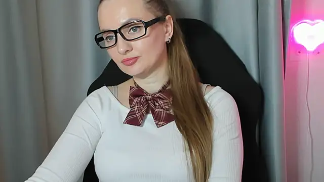 Snapshot of Viola_sweet chatting on 04-30-26, 08:57 Viola sweet online show from 04-30-26, 08:57