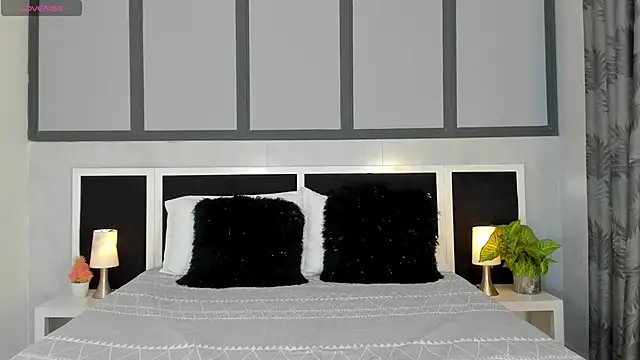 Snapshot of Violet_Rost chatting on 01-30-25, 02:25 Violet Rost online show from 01-30-25, 02:25