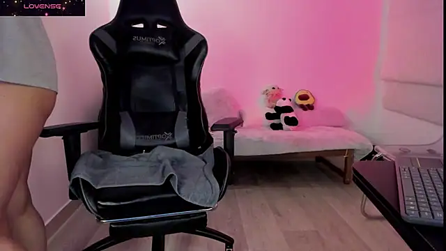 Biancastrongg online show from 11-12-25, 03:51