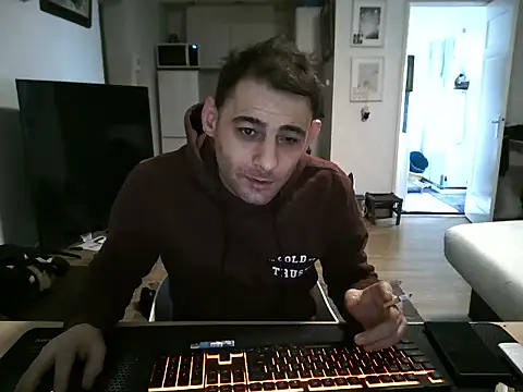 Snapshot of mihaimichael chatting on 03-31-26, 01:55 mihaimichael online show from 03-31-26, 01:55