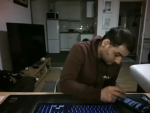 Snapshot of mihaimichael chatting on 04-01-26, 02:01 mihaimichael online show from 04-01-26, 02:01