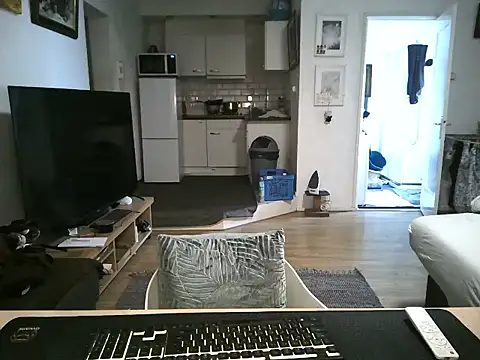 Snapshot of mihaimichael chatting on 04-03-26, 12:14 mihaimichael online show from 04-03-26, 12:14