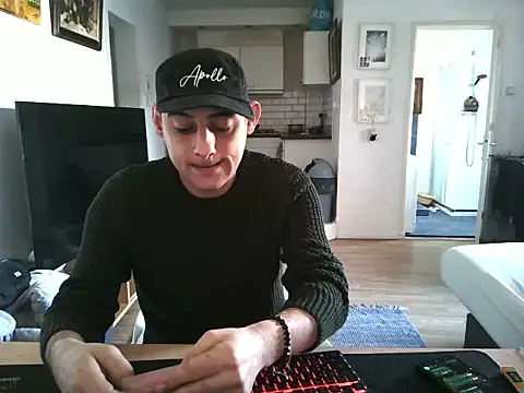 Snapshot of mihaimichael chatting on 04-07-26, 02:39 mihaimichael online show from 04-07-26, 02:39