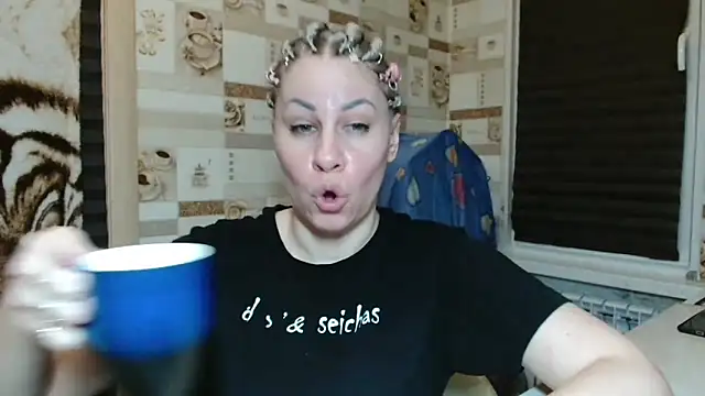 Snapshot of TherestlessKitty chatting on 04-23-26, 10:12 TherestlessKitty online show from 04-23-26, 10:12