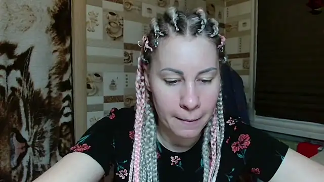 Snapshot of TherestlessKitty chatting on 04-27-26, 10:19 TherestlessKitty online show from 04-27-26, 10:19