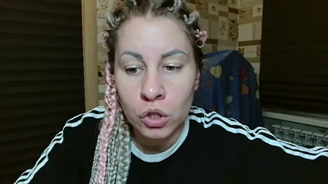 Snapshot of TherestlessKitty chatting on 05-12-26, 10:29 TherestlessKitty online show from 05-12-26, 10:29
