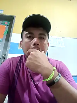 Snapshot of PIKAdePAU27 chatting on 02-11-25, 04:01 PIKAdePAU27 online show from 02-11-25, 04:01