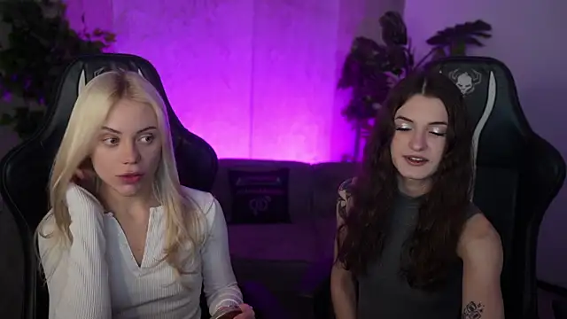 Snapshot of Britney054 chatting on 02-15-26, 04:14 Britney054 online show from 02-15-26, 04:14