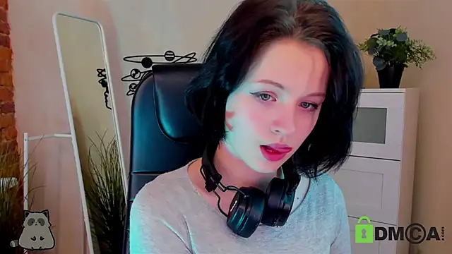 Alina Mills online show from 03-20-25, 02:32