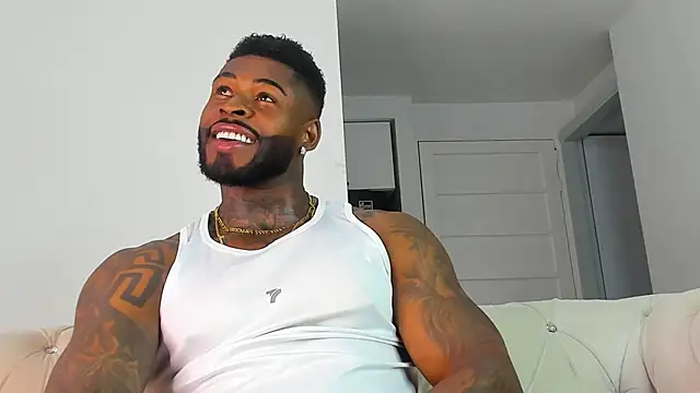 Snapshot of Makonneen chatting on 10-29-25, 12:02 Makonneen online show from 10-29-25, 12:02