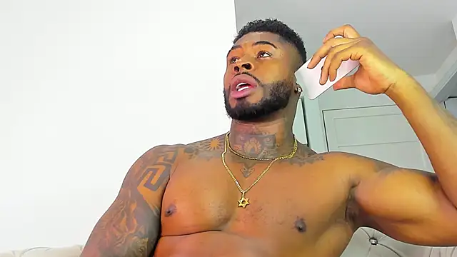 Snapshot of Makonneen chatting on 11-16-25, 01:22 Makonneen online show from 11-16-25, 01:22