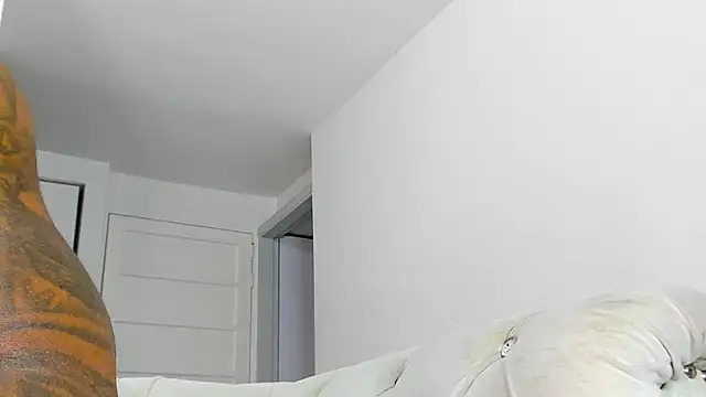 Snapshot of Makonneen chatting on 11-26-25, 12:22 Makonneen online show from 11-26-25, 12:22