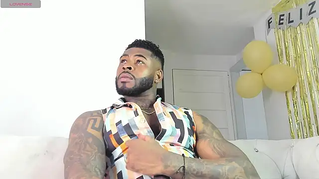 Snapshot of Makonneen chatting on 05-27-26, 10:40 Makonneen online show from 05-27-26, 10:40