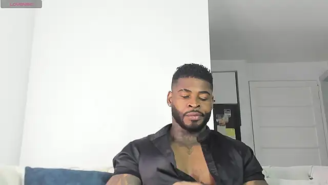 Snapshot of Makonneen chatting on 06-17-26, 10:54 Makonneen online show from 06-17-26, 10:54