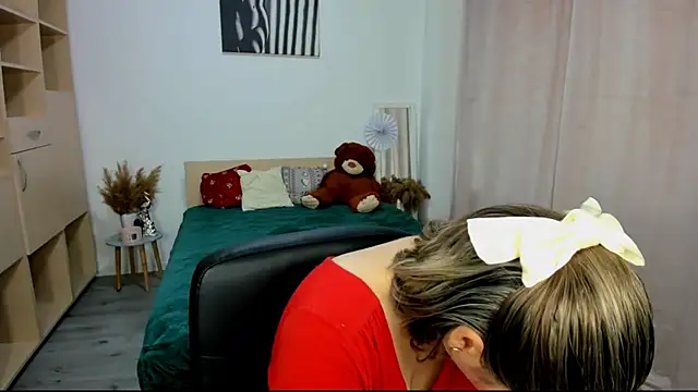 Alexa Dolly12 online show from 12-17-25, 07:03