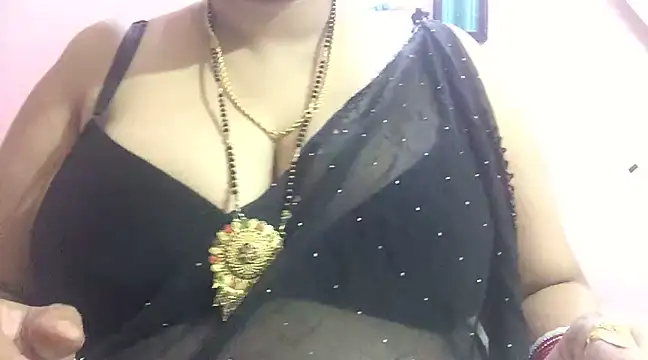 Snapshot of Desi_bhabhiii chatting on 12-20-24, 05:04 Desi bhabhiii online show from 12-20-24, 05:04