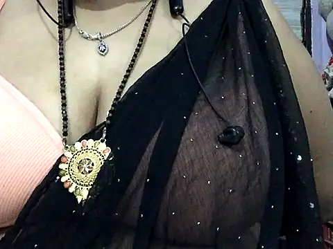 Snapshot of Desi_bhabhiii chatting on 11-17-25, 06:19 Desi bhabhiii online show from 11-17-25, 06:19