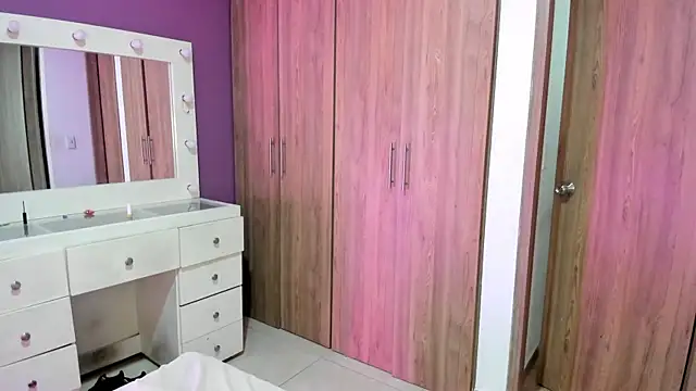 Medelynevans1 online show from 10-13-25, 08:42