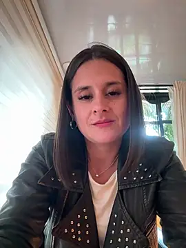 Snapshot of Alice_milf_ chatting on 01-14-26, 08:58 Alice milf online show from 01-14-26, 08:58