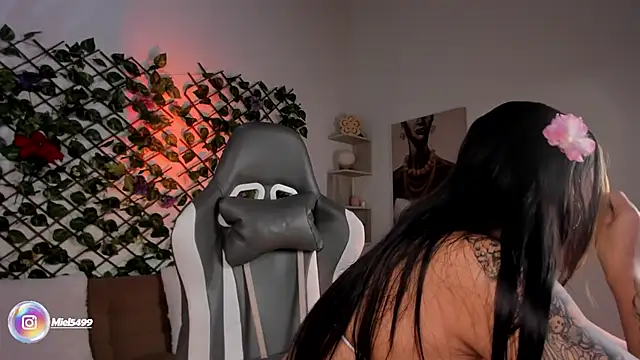 Snapshot of melody_cute10 chatting on 03-04-25, 01:38 melody cute10 online show from 03-04-25, 01:38