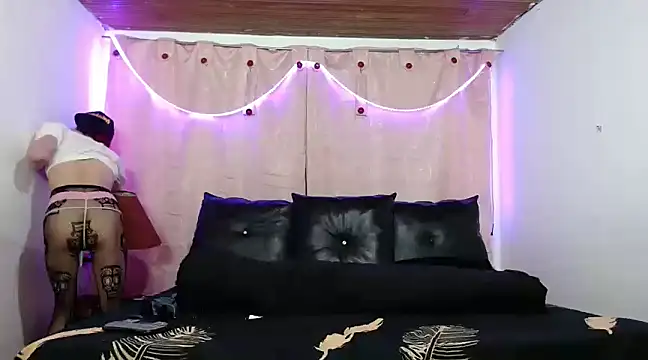 Red Hinata  online show from 01-28-25, 12:00