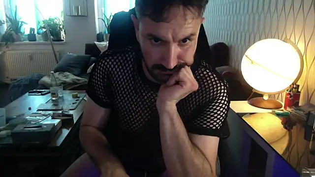 Snapshot of tomz0819 chatting on 06-19-26, 04:22 tomz0819 online show from 06-19-26, 04:22