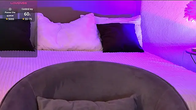 Snapshot of MiaBecky chatting on 03-14-25, 05:27 MiaBecky online show from 03-14-25, 05:27