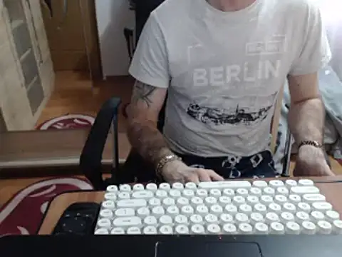uncutguy01 online show from 03-18-25, 08:03