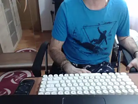 uncutguy01 online show from 03-20-25, 02:32